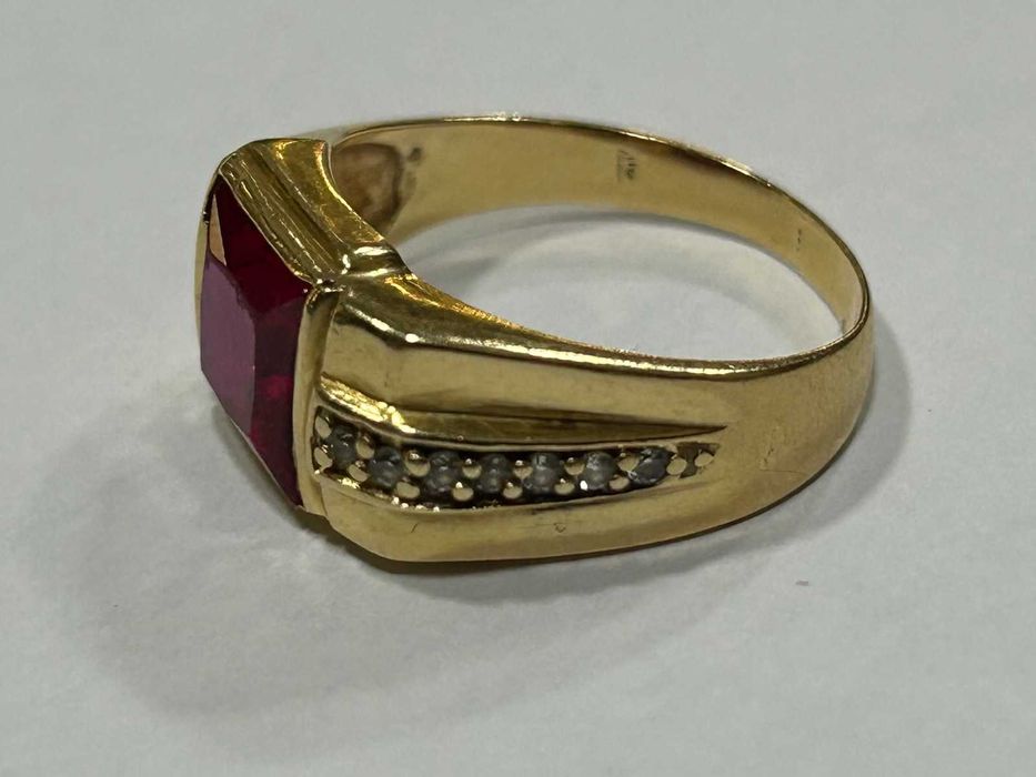 Златен пръстен 14 К 585/ 7,06 гр.