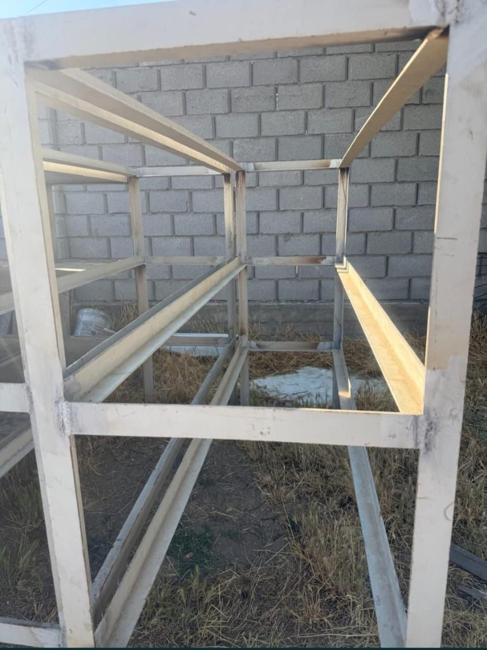 Полка металлическая сделана из качественно металла.
Полки ДСП.
Высота