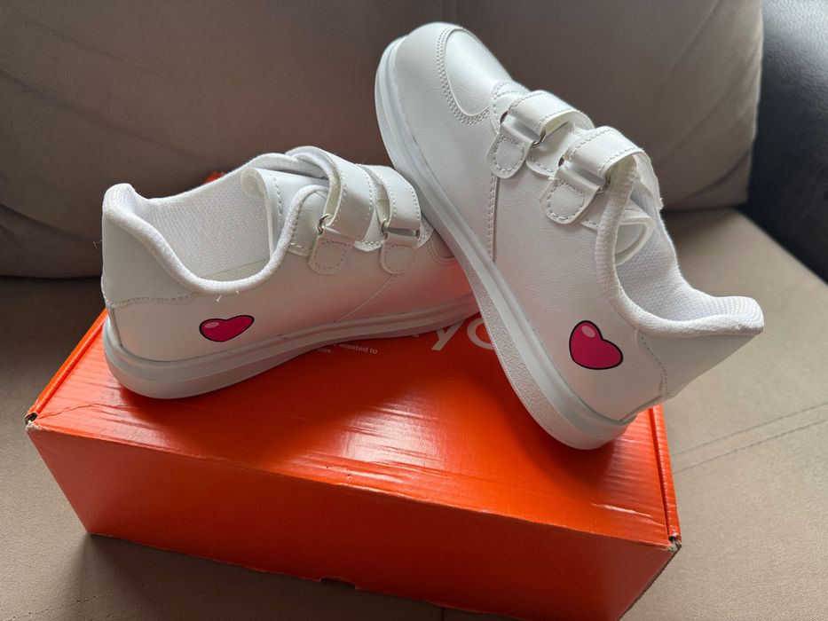 Момически маратонки/обувки с принт Labubu / Лабубу