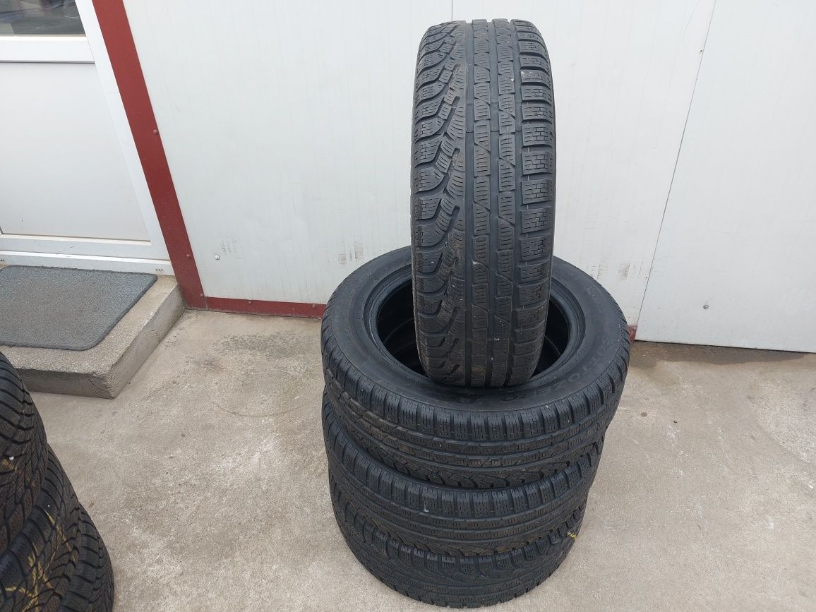 125 lei bucata! Set anvelope M+S/IARNA 215 60 17 Pirelli