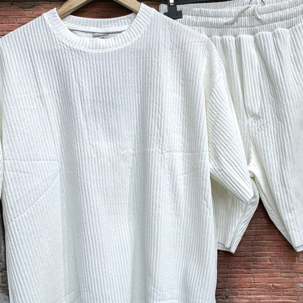 Compleuri premium! Tricou si pantaloni scurti!