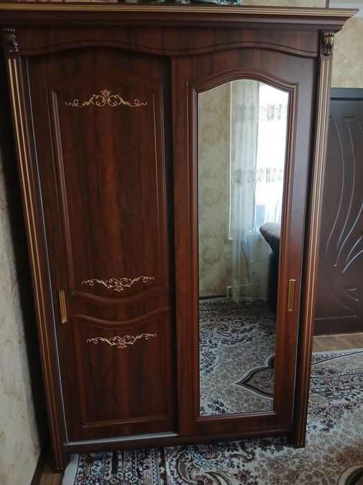 Шкаф купе с зеркалом