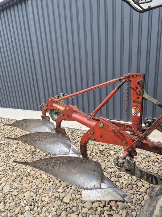 Plug kverneland cu 3 brazde