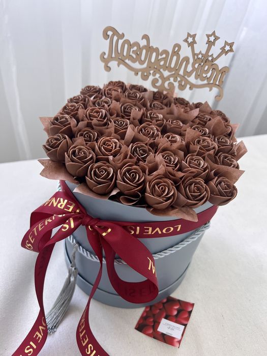 Розы из бельгийского шоколада с миндалем