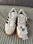 Adidas nou cu eticheta