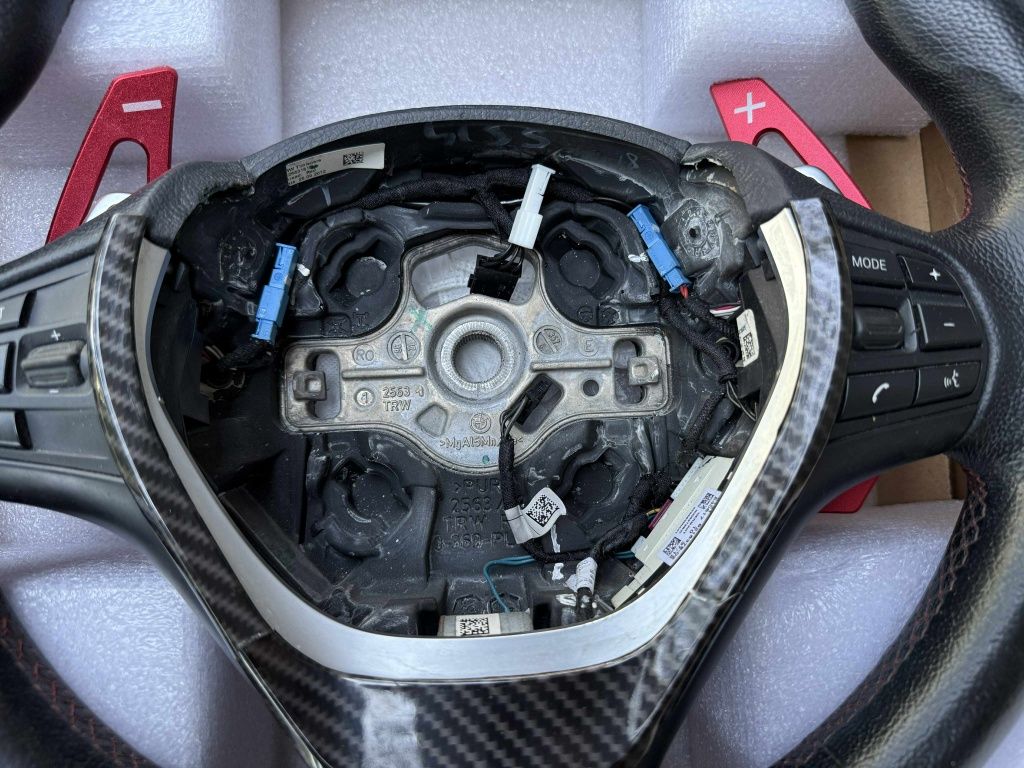 Продавам отличен волан с Airbag за BMW f30