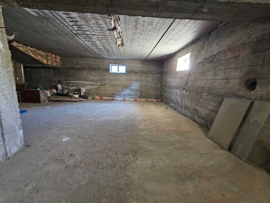 Buxoroda kvattira sotiladi 3 xonali 75m² 1-qavat.