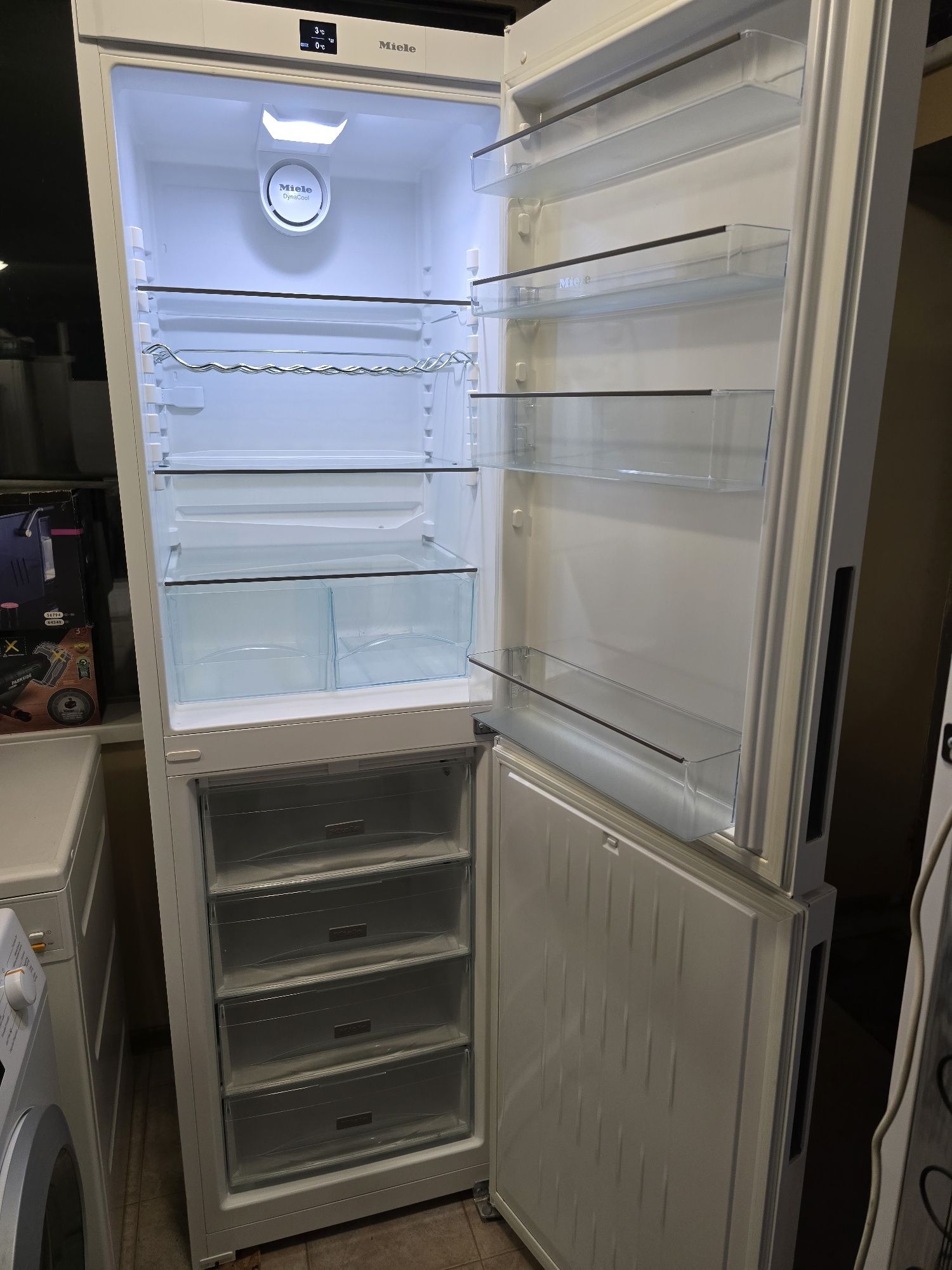 Хладилник с фризер Miele 2м