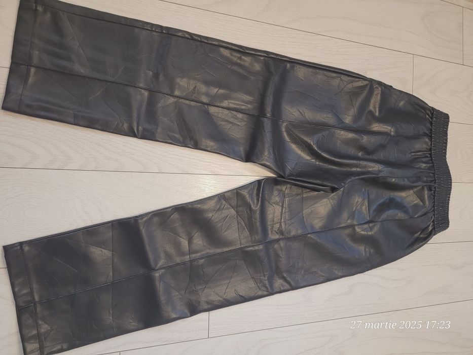 Pantaloni piele noi