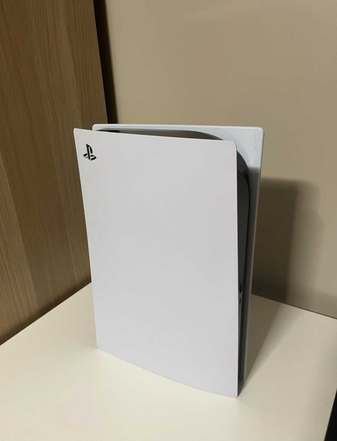 Продава PS 5 Play station 5