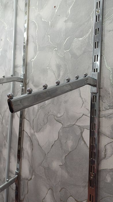 Magazin uchun devorga qoqiladigon veshilkalar Sotiladi