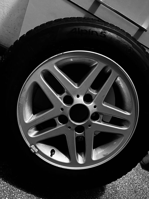 Jante+cauciucuri marca BMW, 195/65/R15 150 euro 4 bucati.