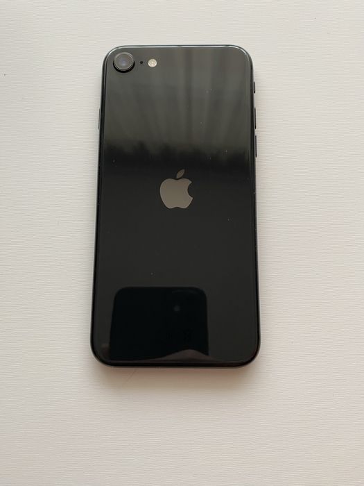 Перфектен iphone se2020 64GB