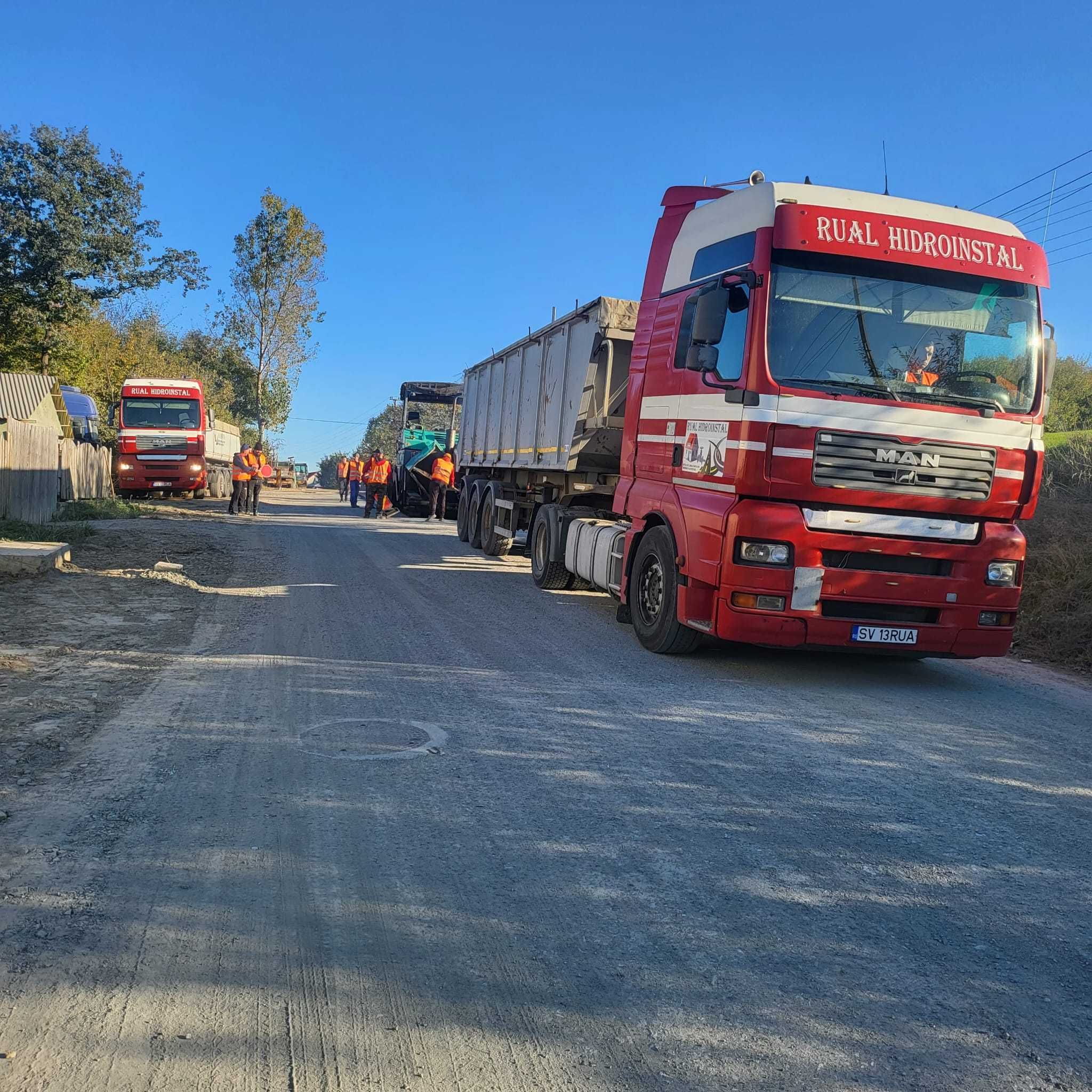 Vand doua MAN-uri TGA 18.440 si o semiremorca basculabila PANAV