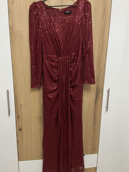 Официална рокля,тип русалка, с паети.