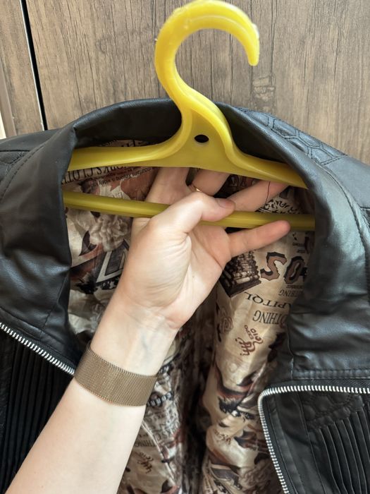 Кожанка женская в отличном состоянии