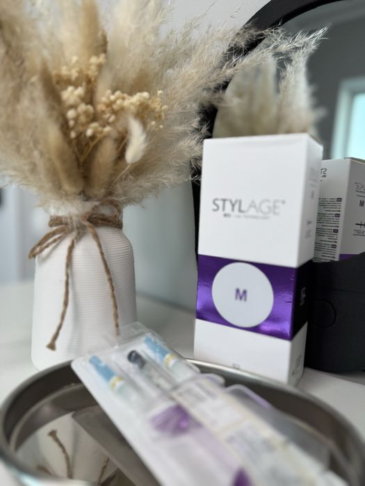 Модель косметологу