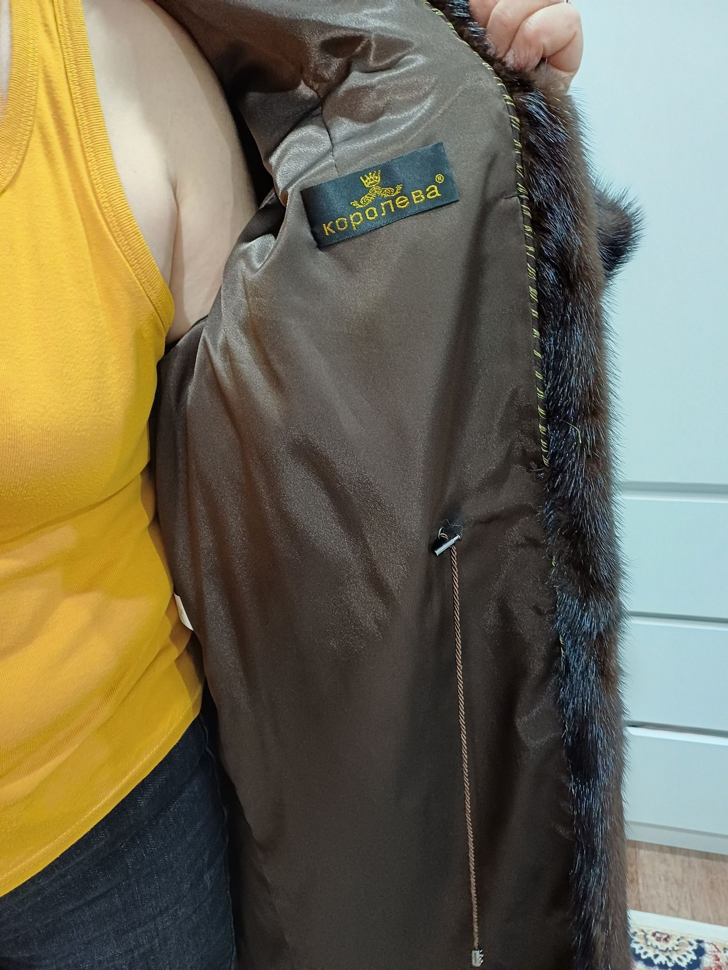 Продам норковую шубу новую.