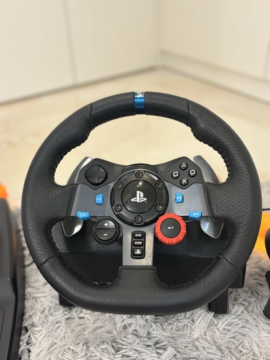 Logitech G29 + педали и лост + 2 Premium игри – почти нов!