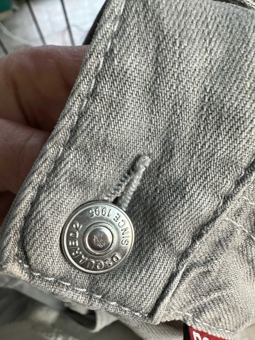 Blugi DSQUARED2 gri, mărimea 42 (S) cu fermoare argintii