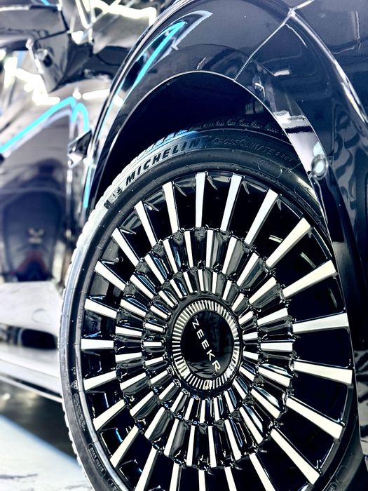 Zeekr 009 чёрный цвет 700 км