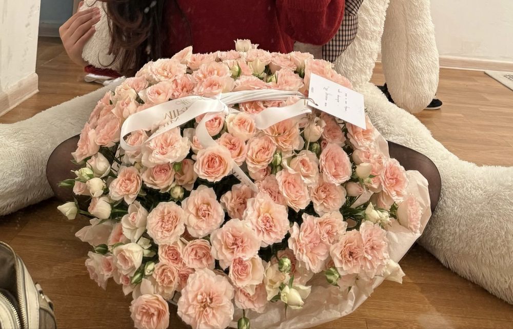 Цветы с запиской куплены за 45 тысяч