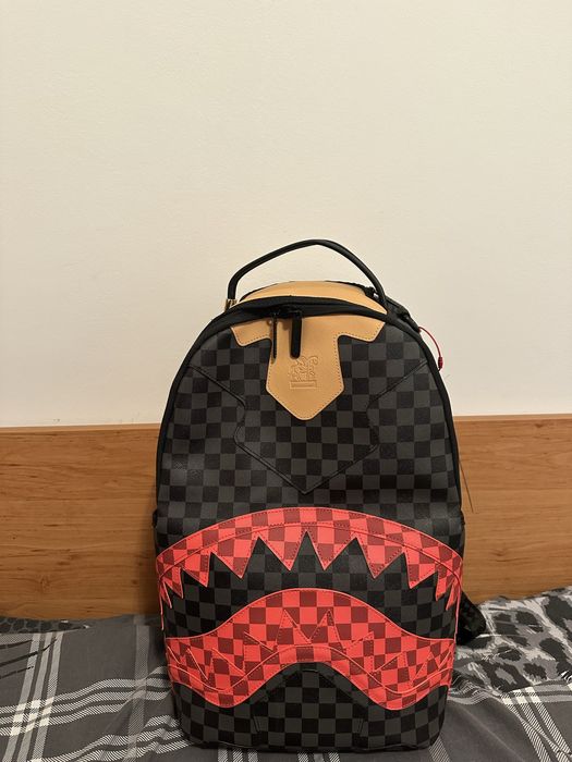 Продавам лимитирана раница Sprayground