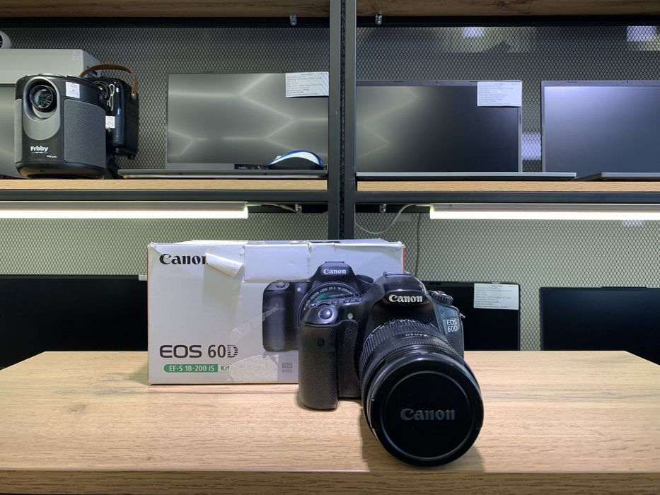 Фотоаппарат Canon 60D, EFS 18-135 mm, флешка 32ГБ, коробка, 1015/А10