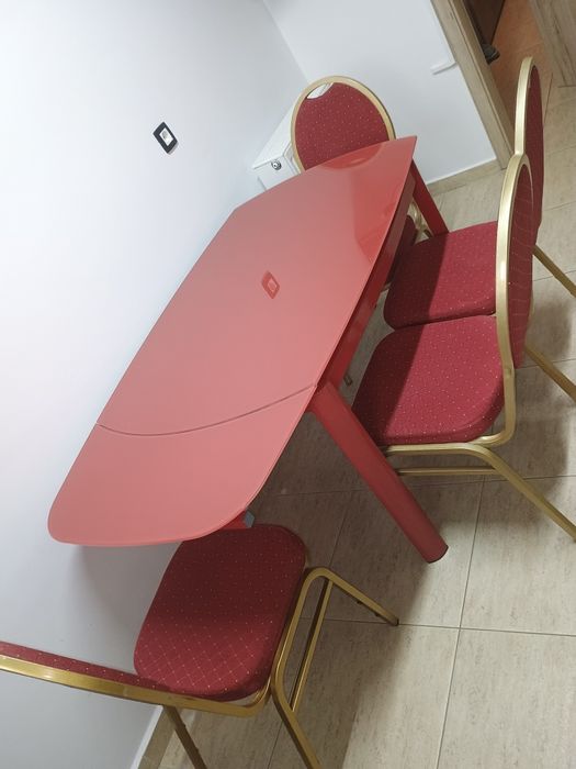 Scaune pentru living ,4 scaune cu cadru metalic,auriu cu stofa roșie