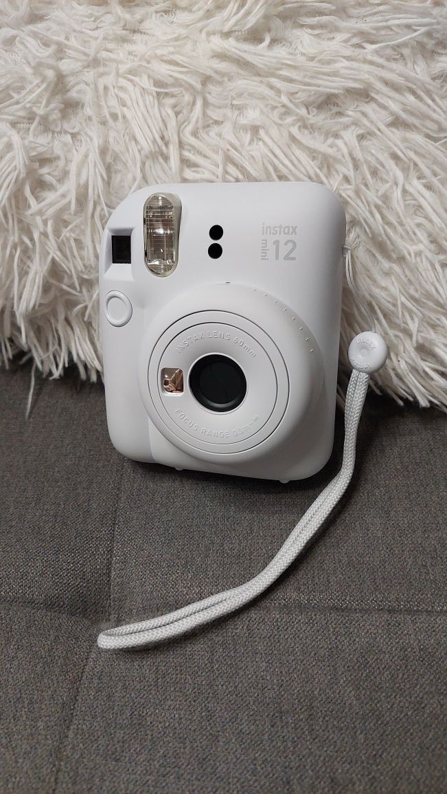 Комплект: Фотоапарат за моментални снимки Fujifilm Instax Mini 12 Box