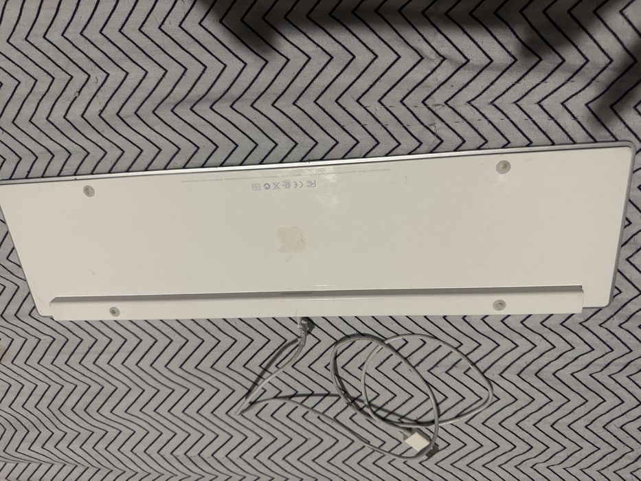 Tastatura Apple cu USB functionala, litere germane