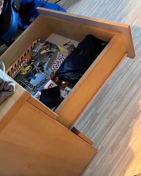 Скрин с три чекмеджета