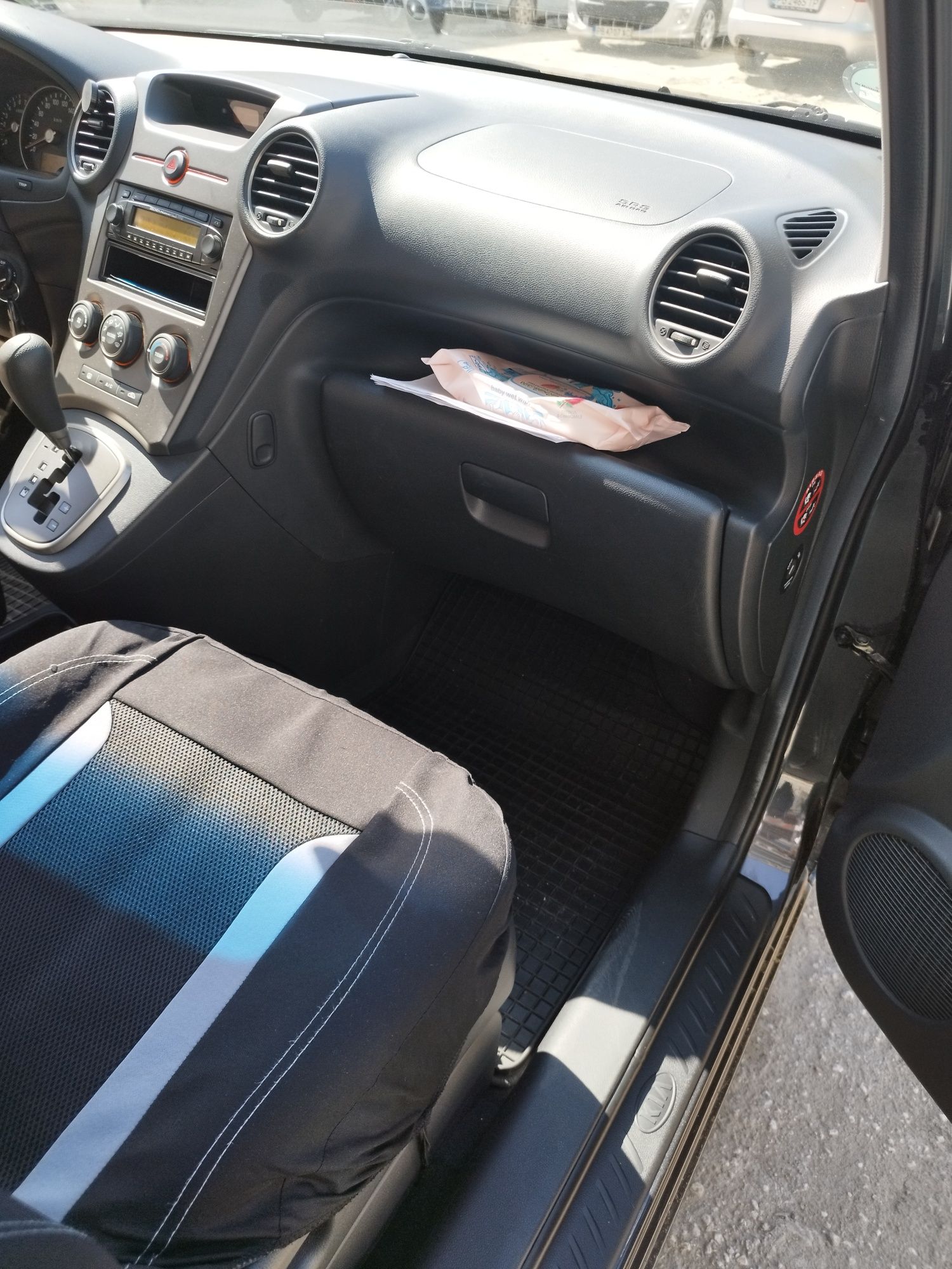 Автомобил KIA Carens 2.0