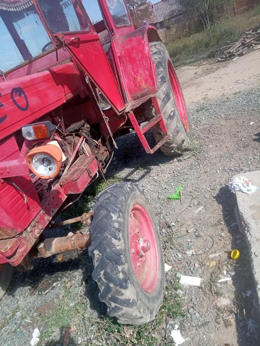 Vând tractor 650