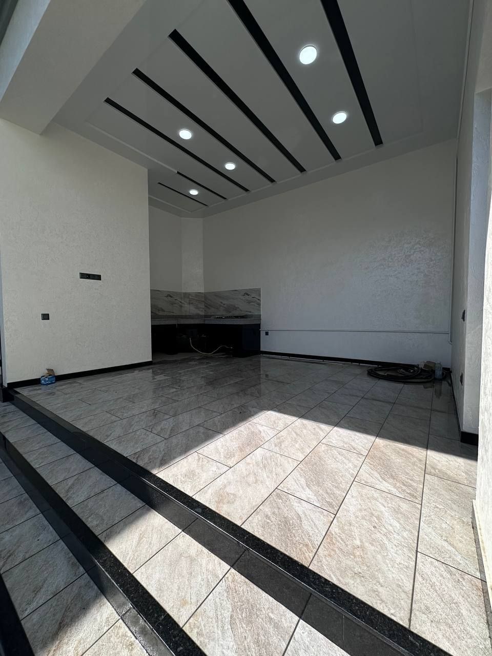 Домбирабад  ор-р Памятник

Участок: 3,6 сотки

Общая площадь: 460 м²