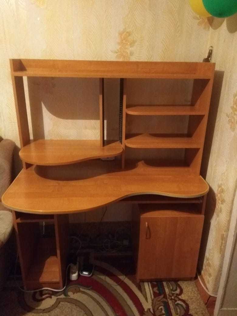 Компьютерный стол