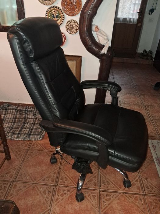 Vând scaun birou din piele cu masaj