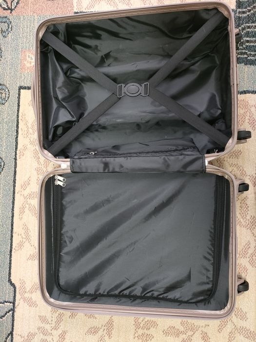 Vând troller / bagaj, folosit o singura dată, excelent și pentru avion