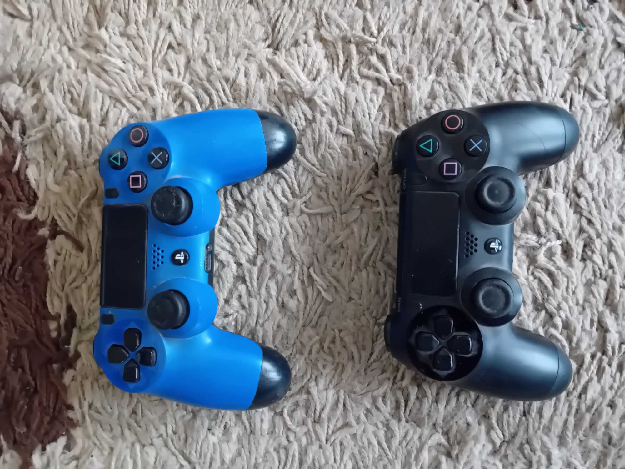 Playstation 4 + 2 джойстика + 7 игри