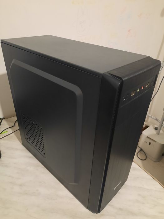 Пк рабочий, использовался в офисе для работ и для игр