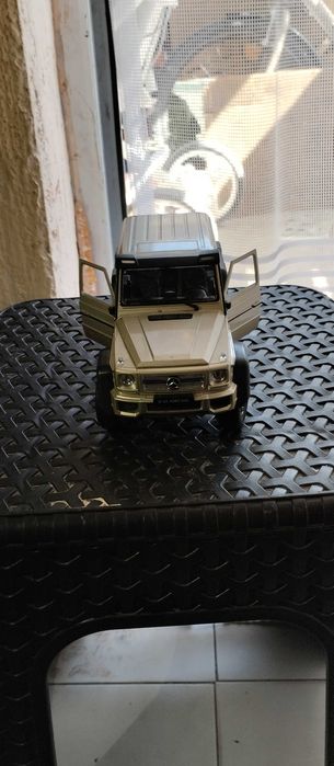 Метална джип мерцедес