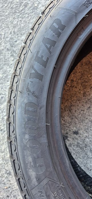 4 anvelope iarna runflat Goodyear 245/45/18.Pretul este pe bucata.