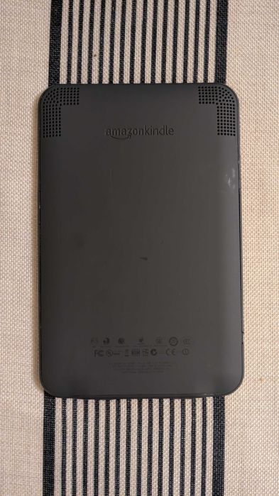 Четец за електронни книги Kindle 3, Keyboard