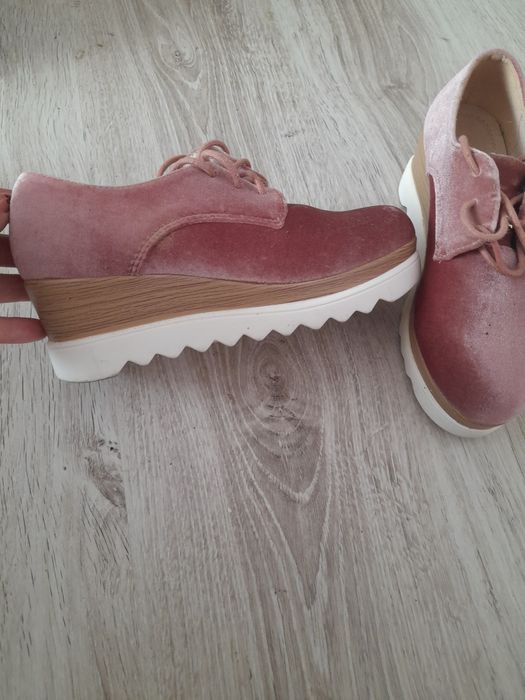 Pantofi cu platformă