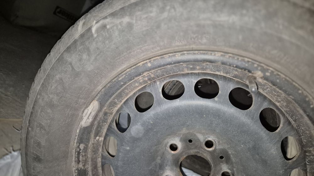 Vand jante cu cauciucuri Dunlop 215/65/16 de iarnă