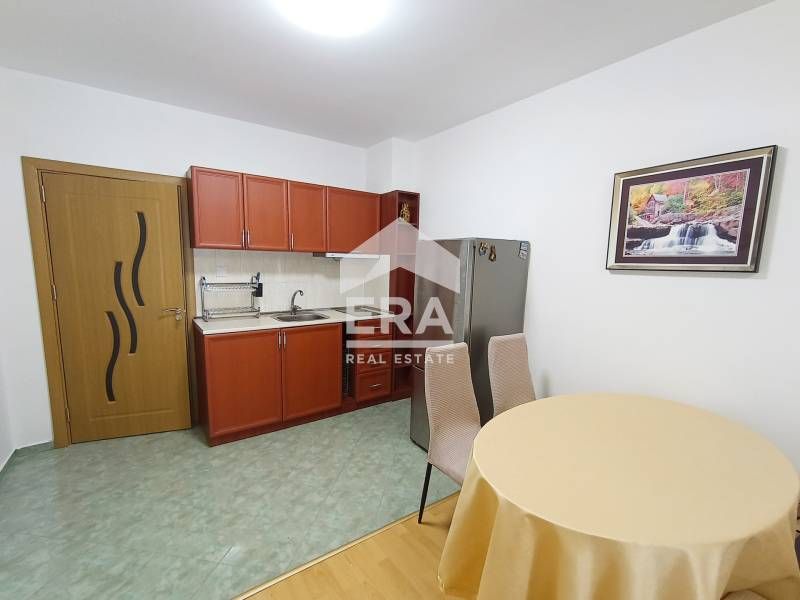 Дава се под наем Двустаен апартамент в Поморие - 69 кв.м за 355 € - Снимка #2