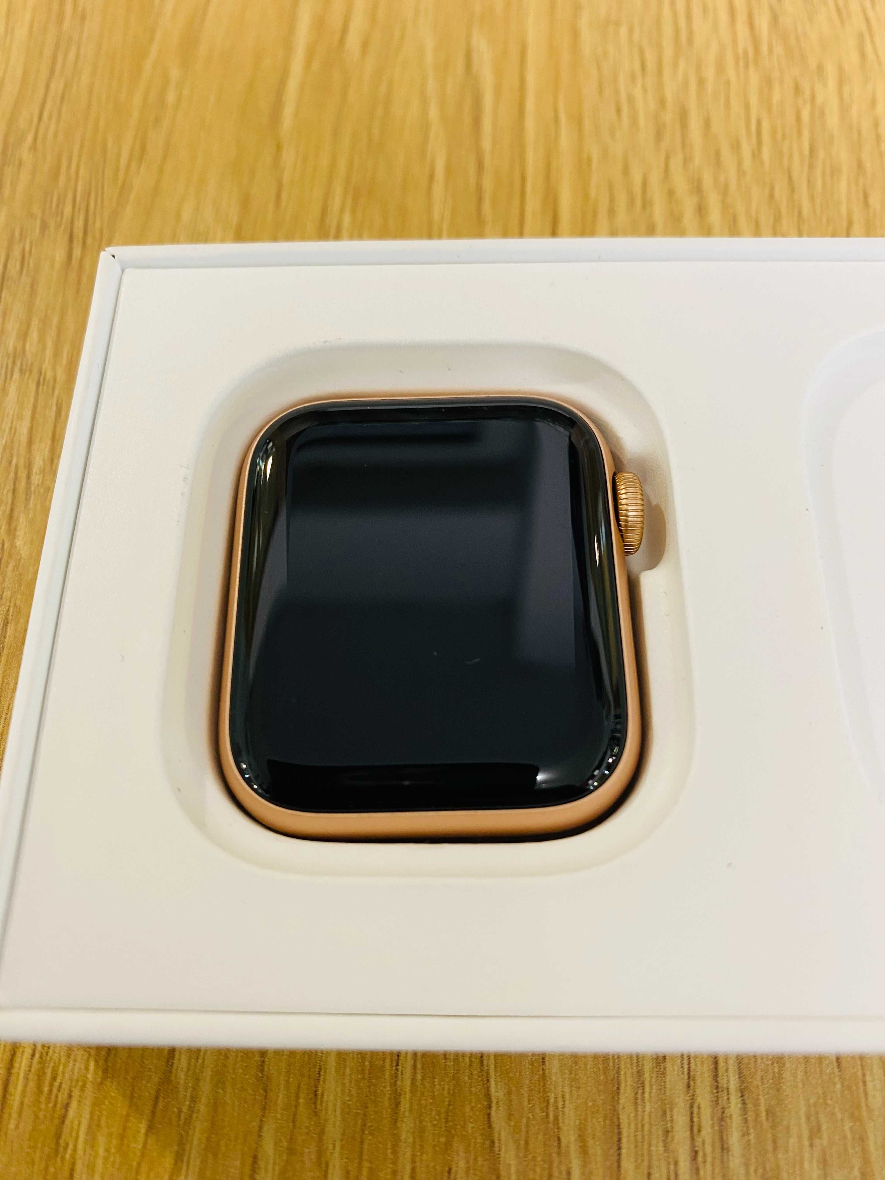 Apple Watch SE, 40 mm, Gold Alu, Starlight Sp Band S/M, GPS, 98%