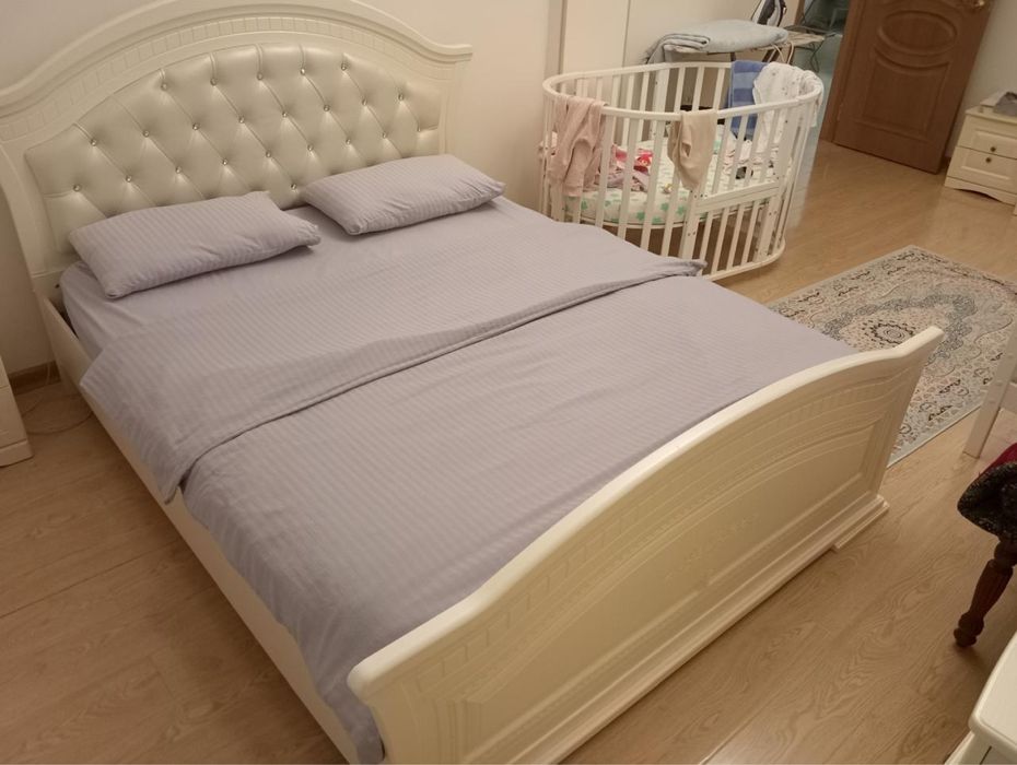 Продам спальный гарнитур