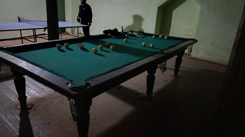Bilyard va tennis doska sotiladi 200$ narxi kelishamiz