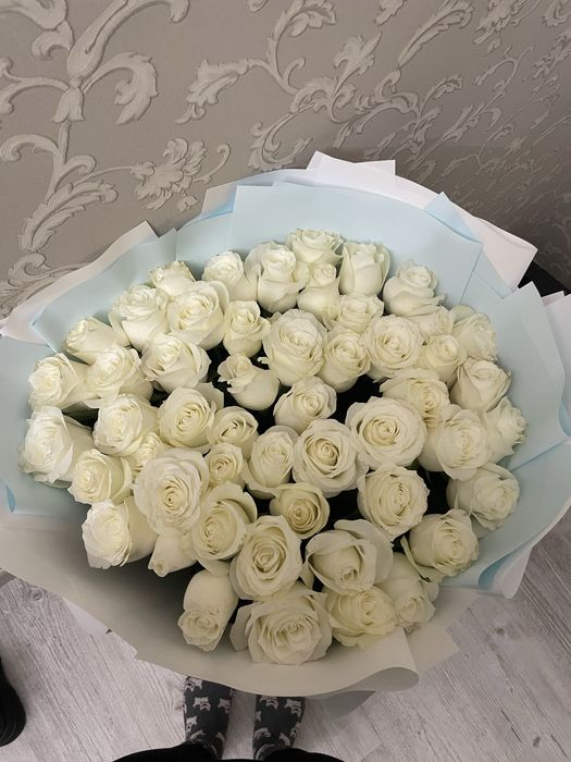 СРОЧНО!! 51 метровых свежих, белых роз